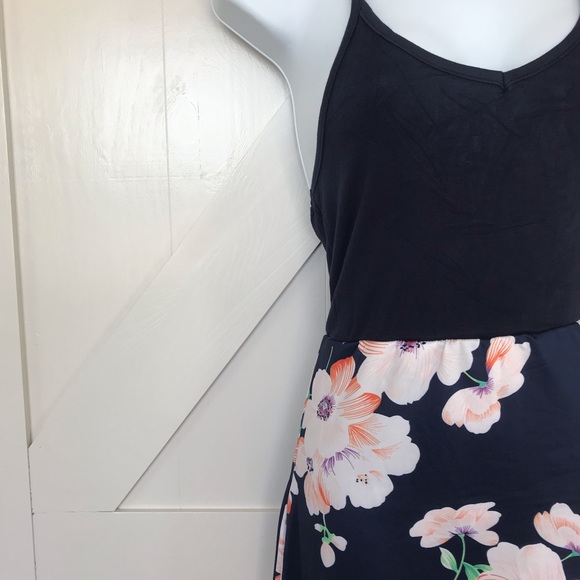 Floral Print Asymmetrical Maxi Dress w Pockets - Picture 3 of 5